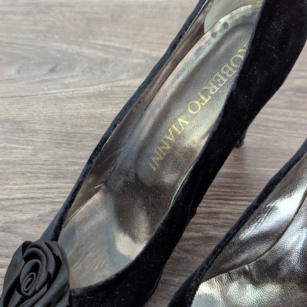 Roberto Vianni Velvet Pumps